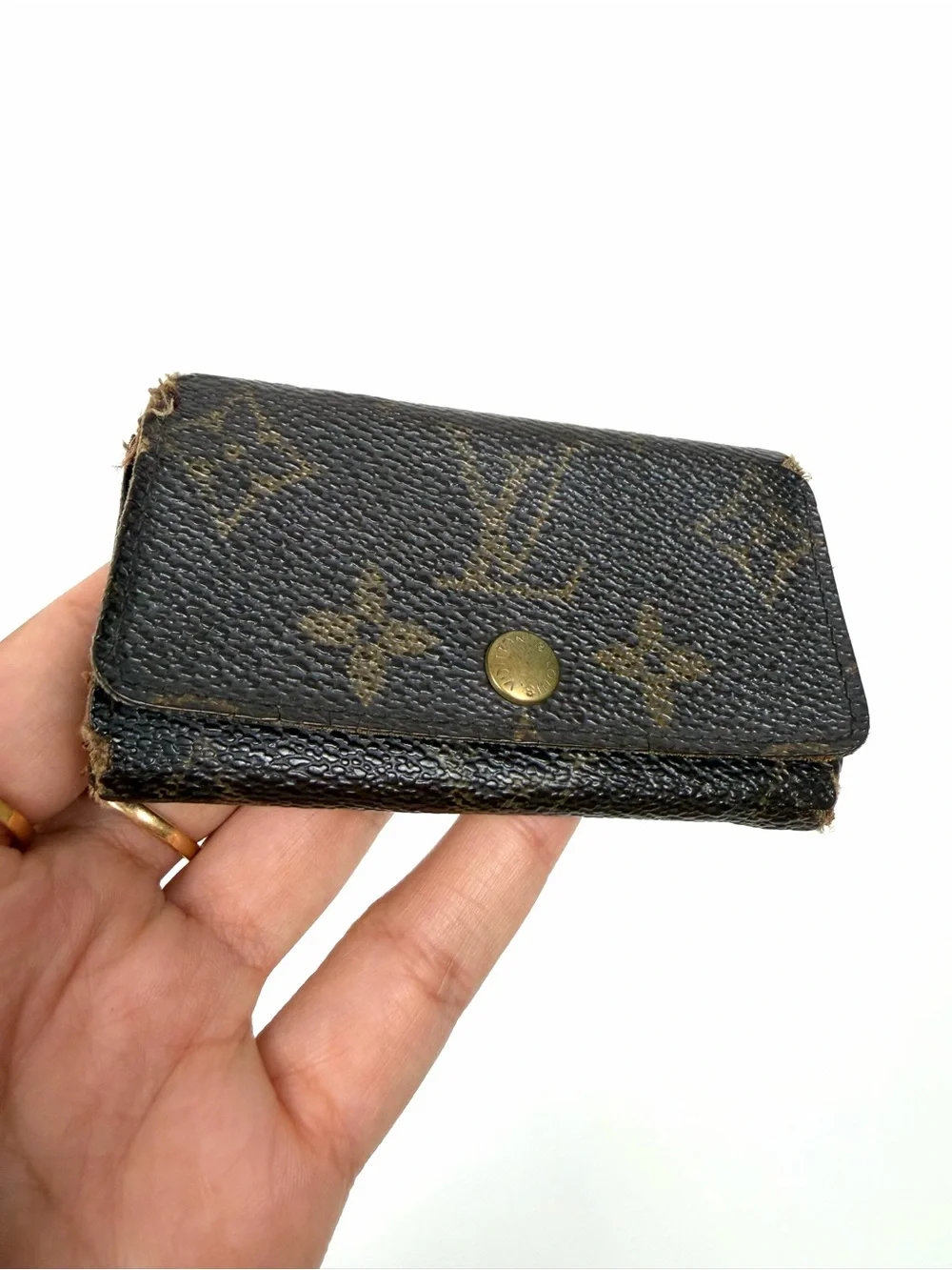 Authentic Louis Vuitton Monogram 4 Key Holder Case